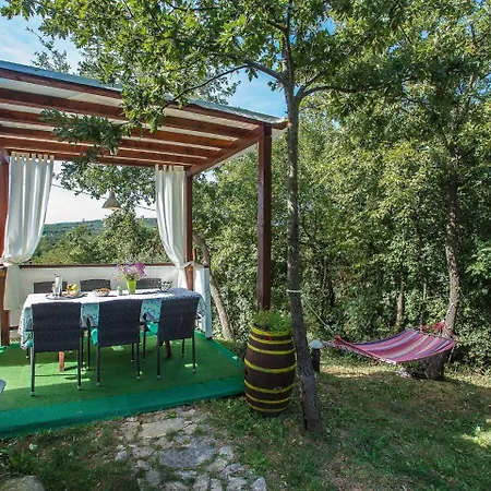別荘 Vibrant Holiday With Swimming Pool In Labin ラビン