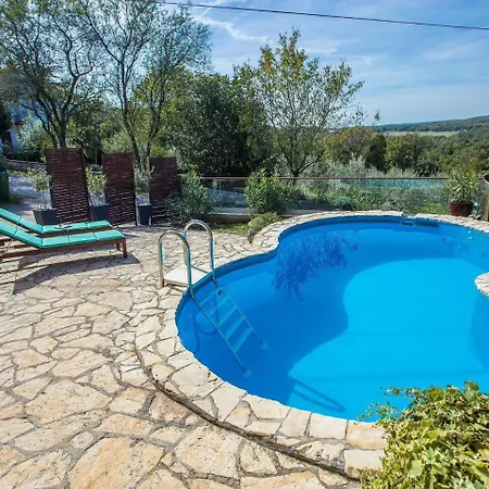 別荘 Vibrant Holiday With Swimming Pool In Labin