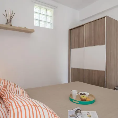 別荘 Vibrant Holiday With Swimming Pool In Labin