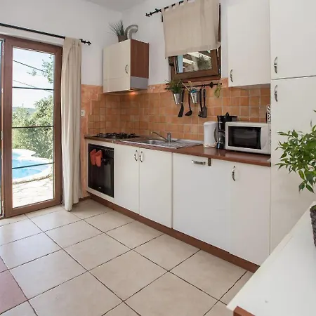 Vibrant Holiday With Swimming Pool In Labin Labin