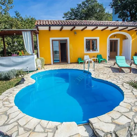 Vibrant Holiday With Swimming Pool In Labin * Labin